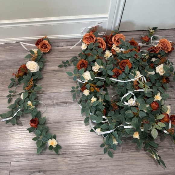 8 Terracotta Garland Chair Flowers - Picture 1 of 3